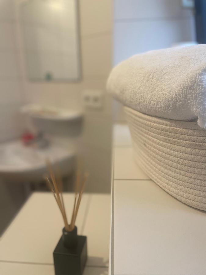Zentrale Wohnung Direkt Am Hauptbahnhof - Bismarck Düsseldorf Eksteriør billede